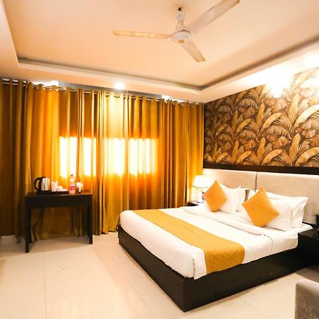 Hotel Aashiyana New Delhi Ngoại thất bức ảnh