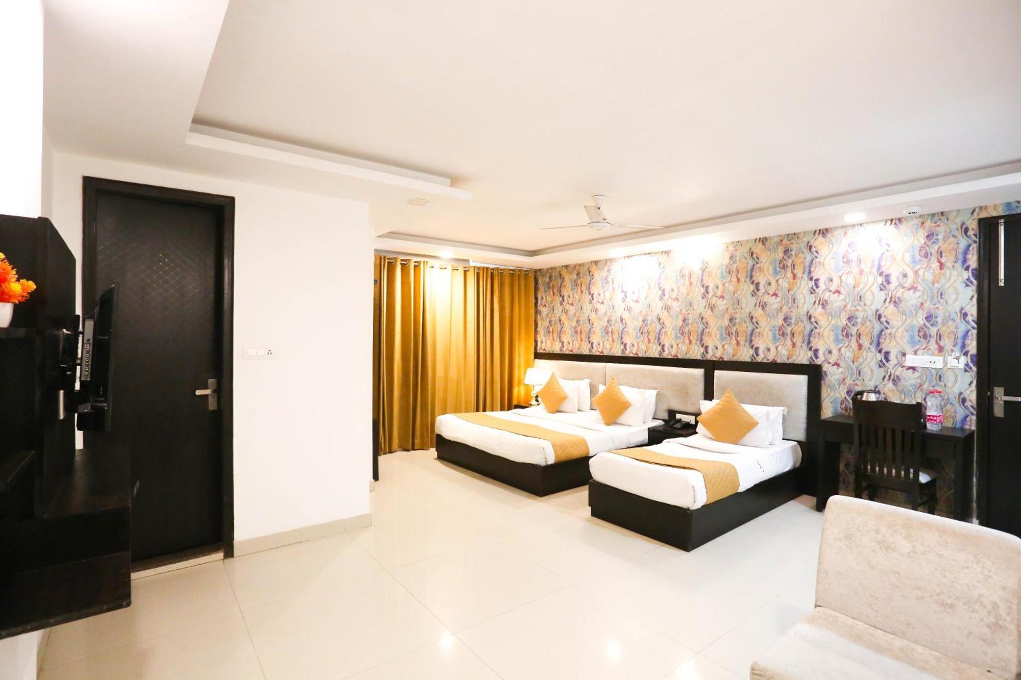 Hotel Aashiyana New Delhi Ngoại thất bức ảnh