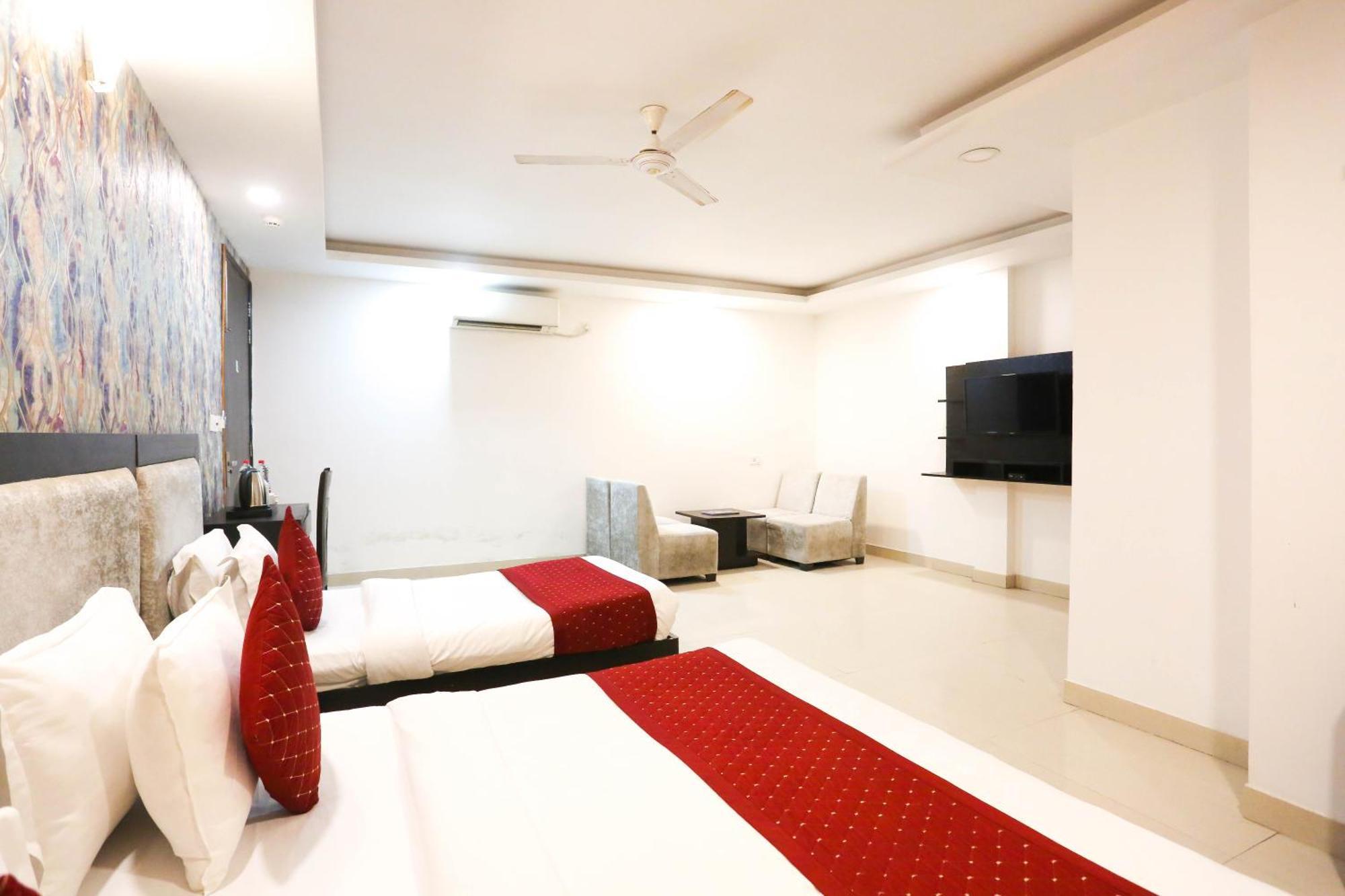 Hotel Aashiyana New Delhi Ngoại thất bức ảnh