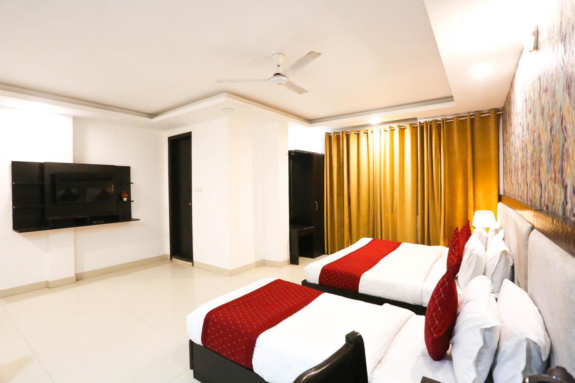 Hotel Aashiyana New Delhi Ngoại thất bức ảnh