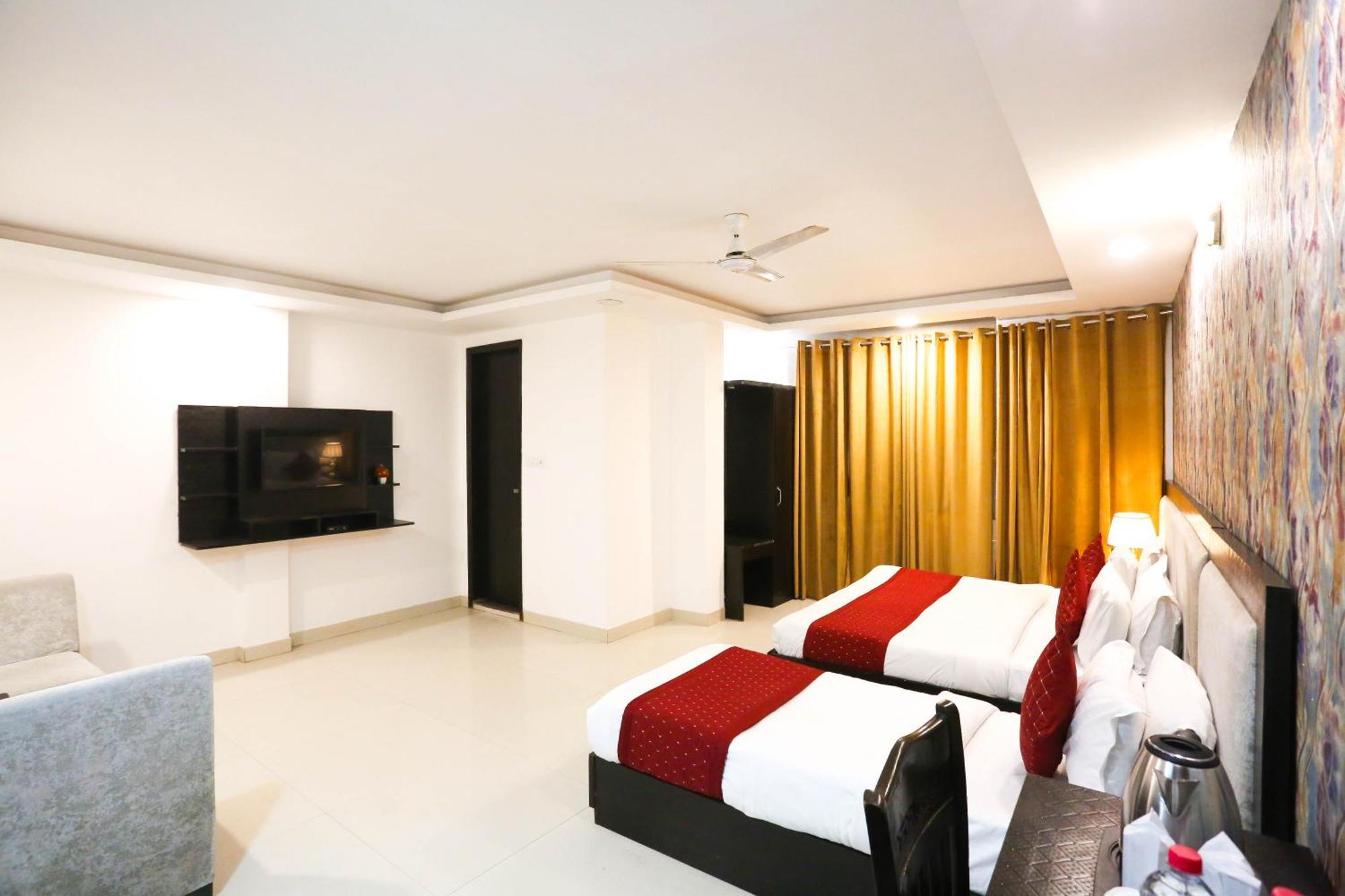 Hotel Aashiyana New Delhi Ngoại thất bức ảnh