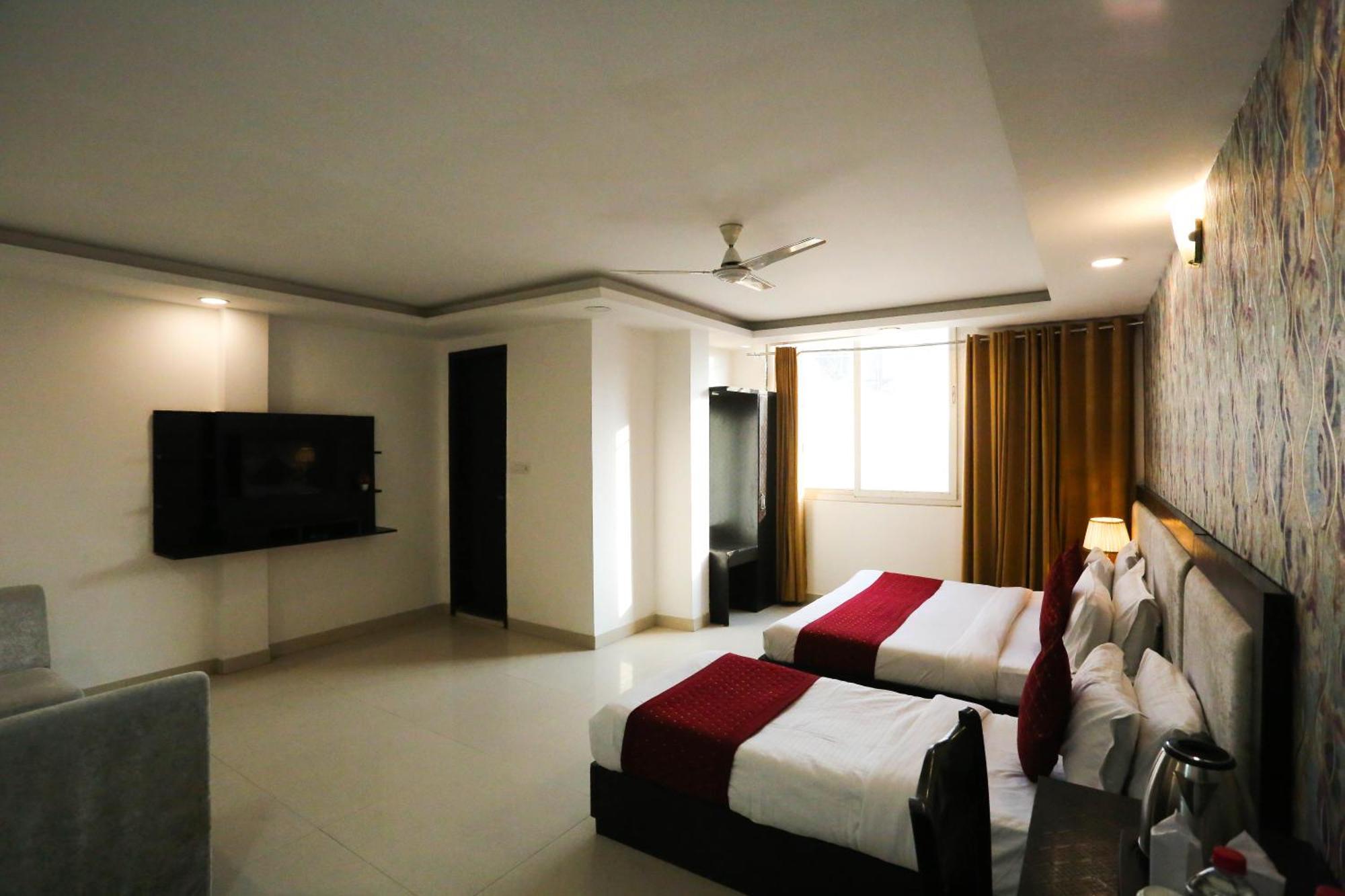 Hotel Aashiyana New Delhi Ngoại thất bức ảnh