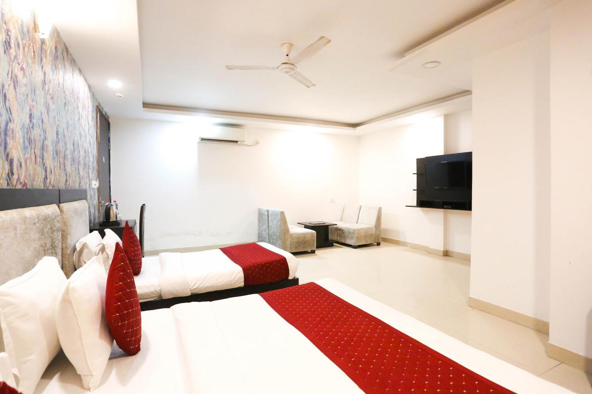 Hotel Aashiyana New Delhi Ngoại thất bức ảnh