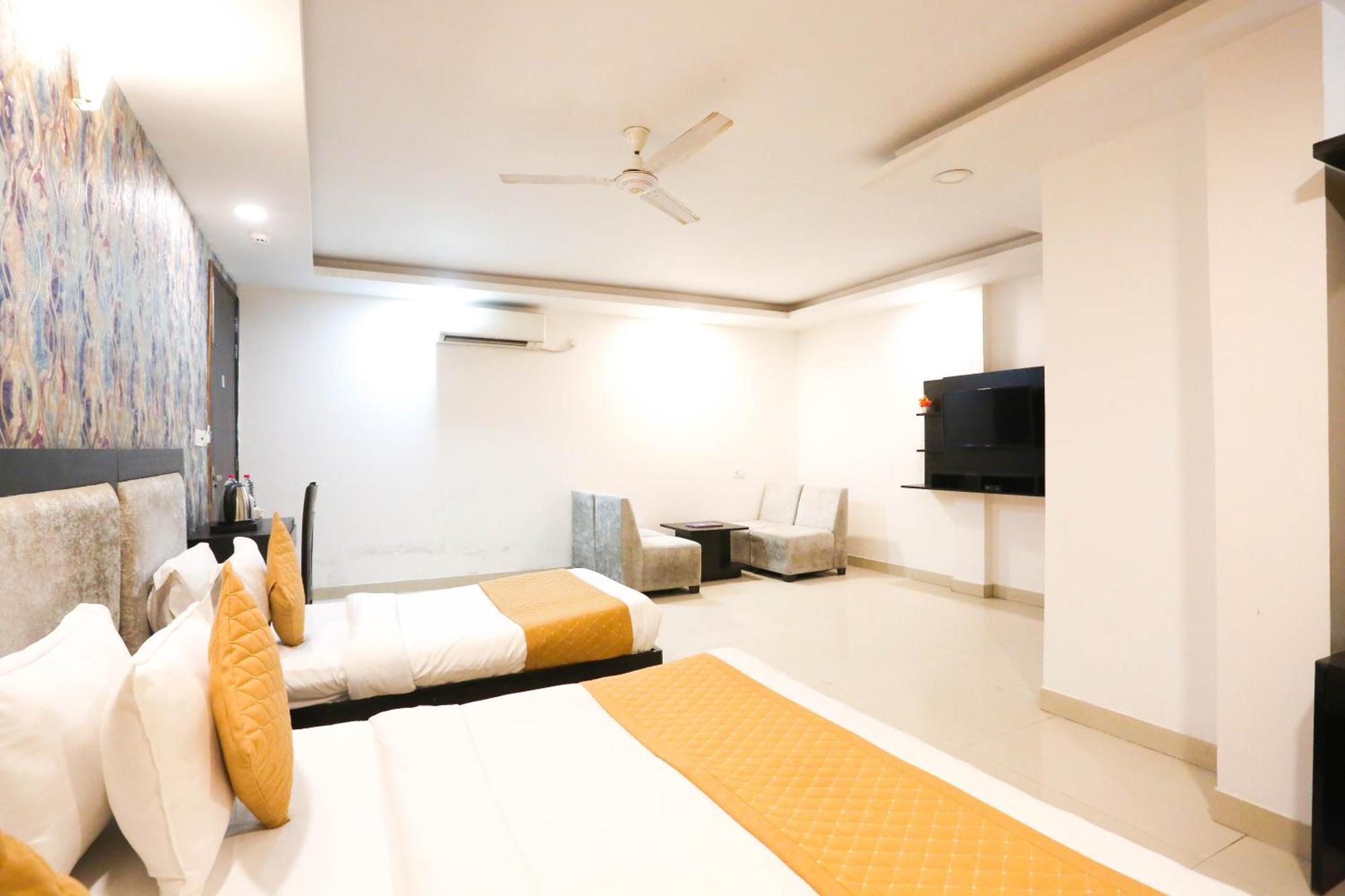Hotel Aashiyana New Delhi Ngoại thất bức ảnh