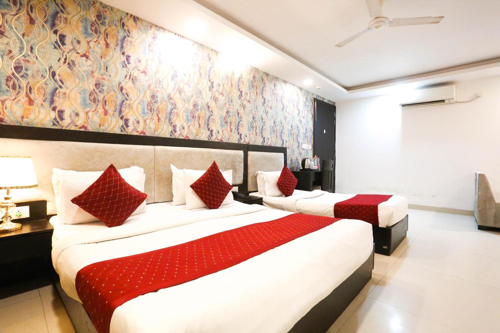 Hotel Aashiyana New Delhi Ngoại thất bức ảnh