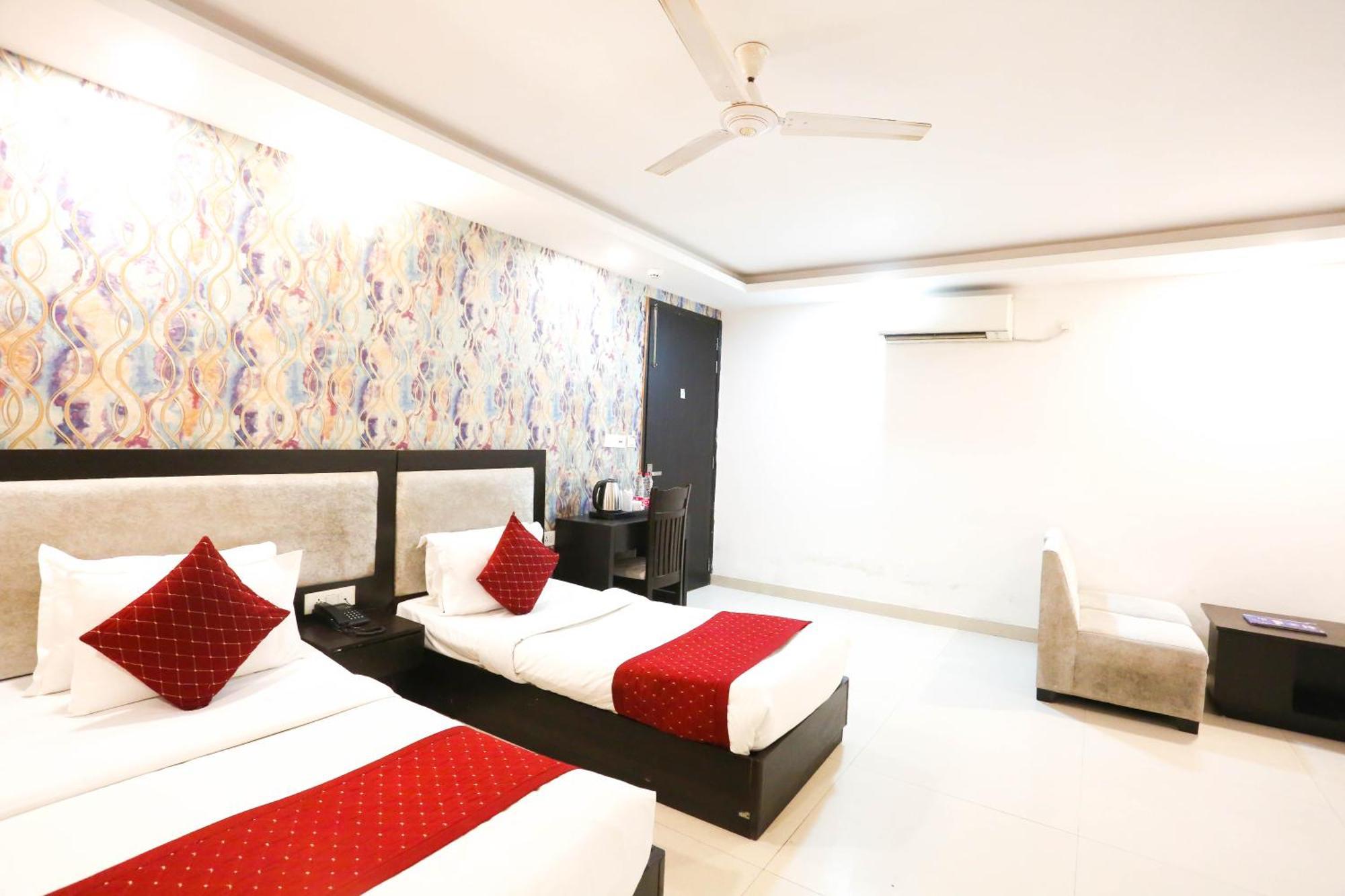 Hotel Aashiyana New Delhi Ngoại thất bức ảnh