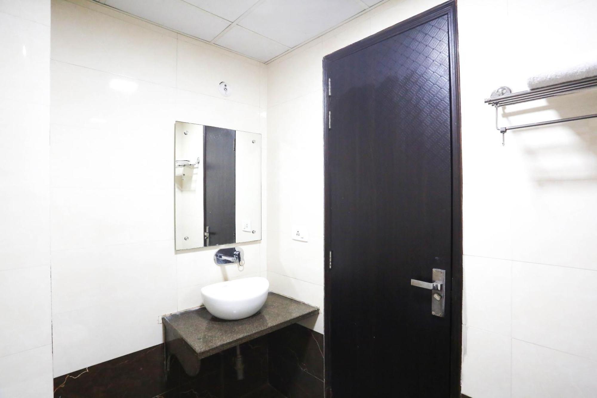 Hotel Aashiyana New Delhi Ngoại thất bức ảnh