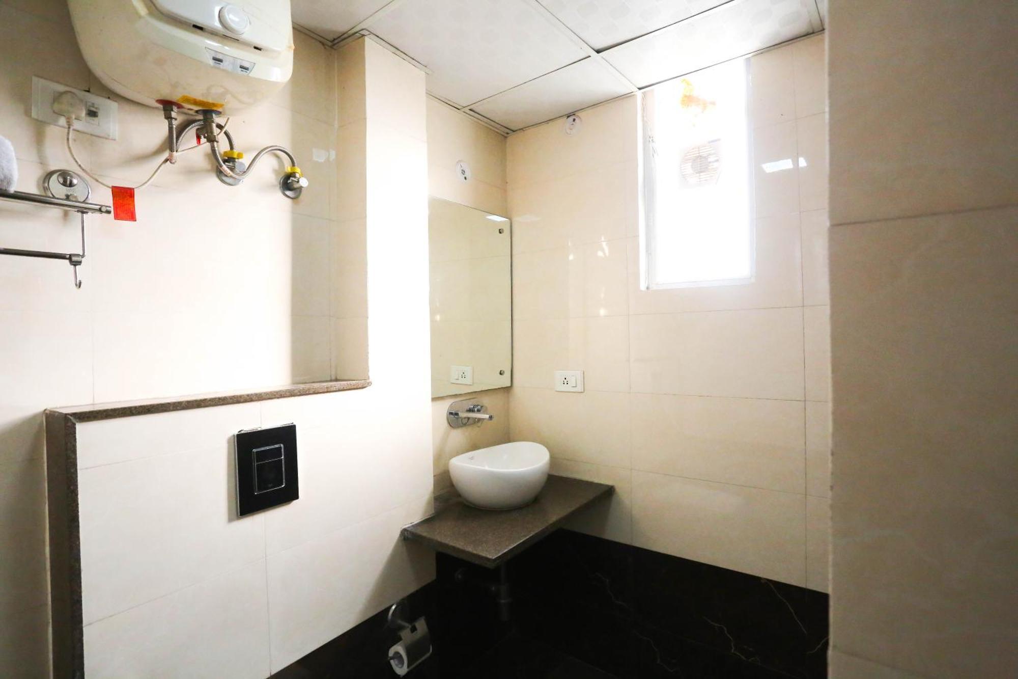 Hotel Aashiyana New Delhi Ngoại thất bức ảnh