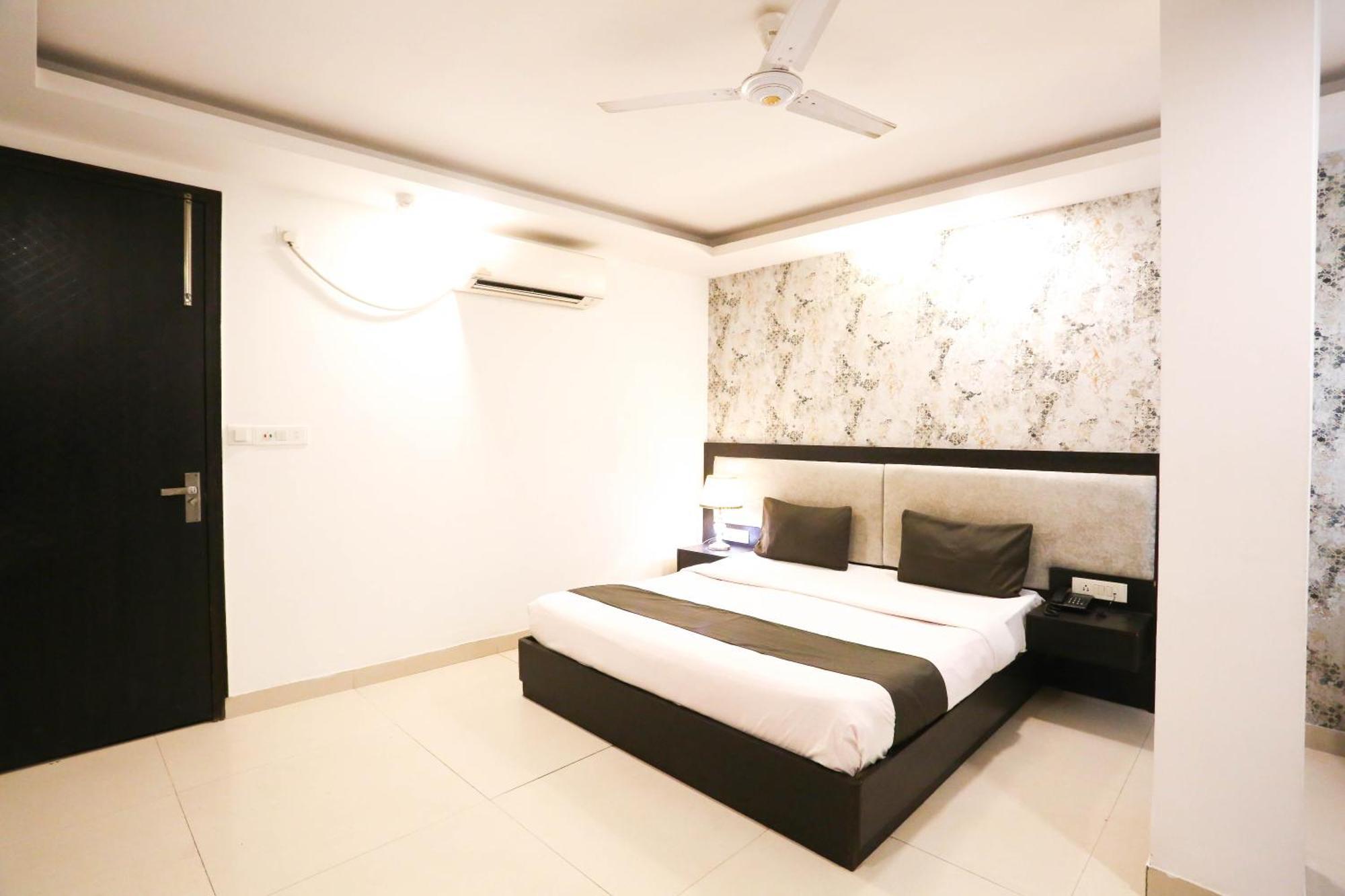 Hotel Aashiyana New Delhi Ngoại thất bức ảnh