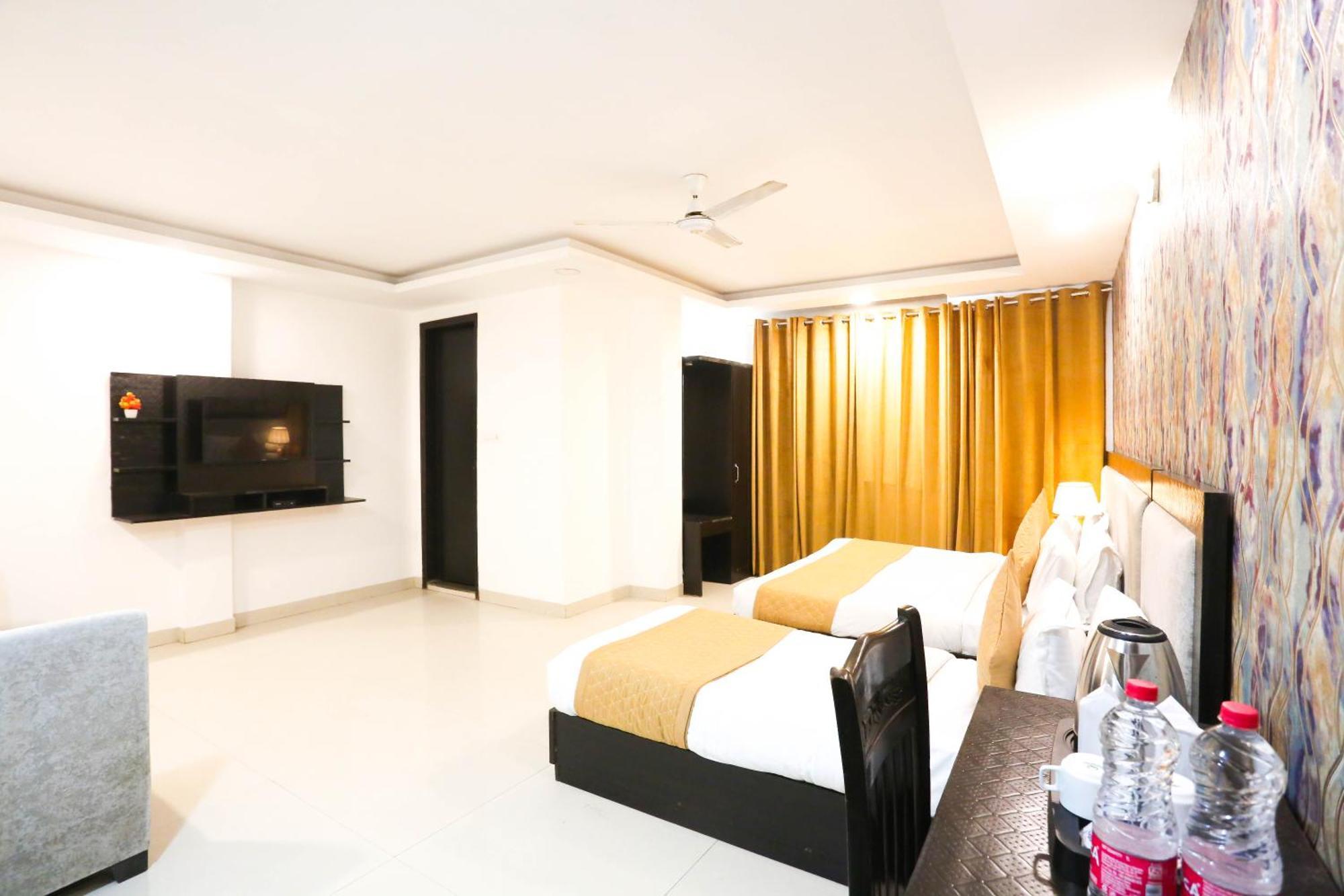 Hotel Aashiyana New Delhi Ngoại thất bức ảnh