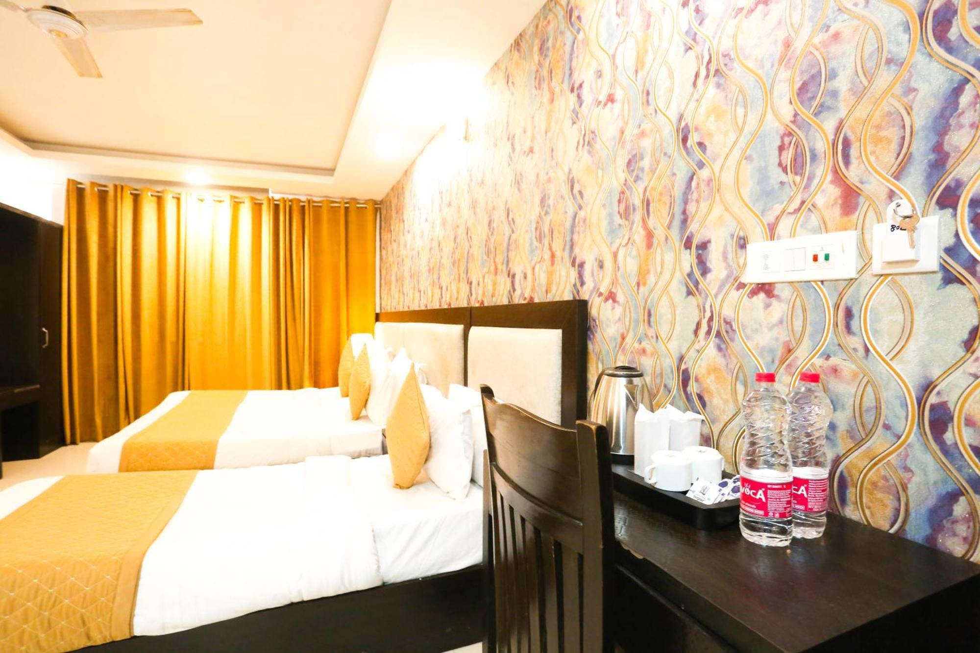 Hotel Aashiyana New Delhi Ngoại thất bức ảnh