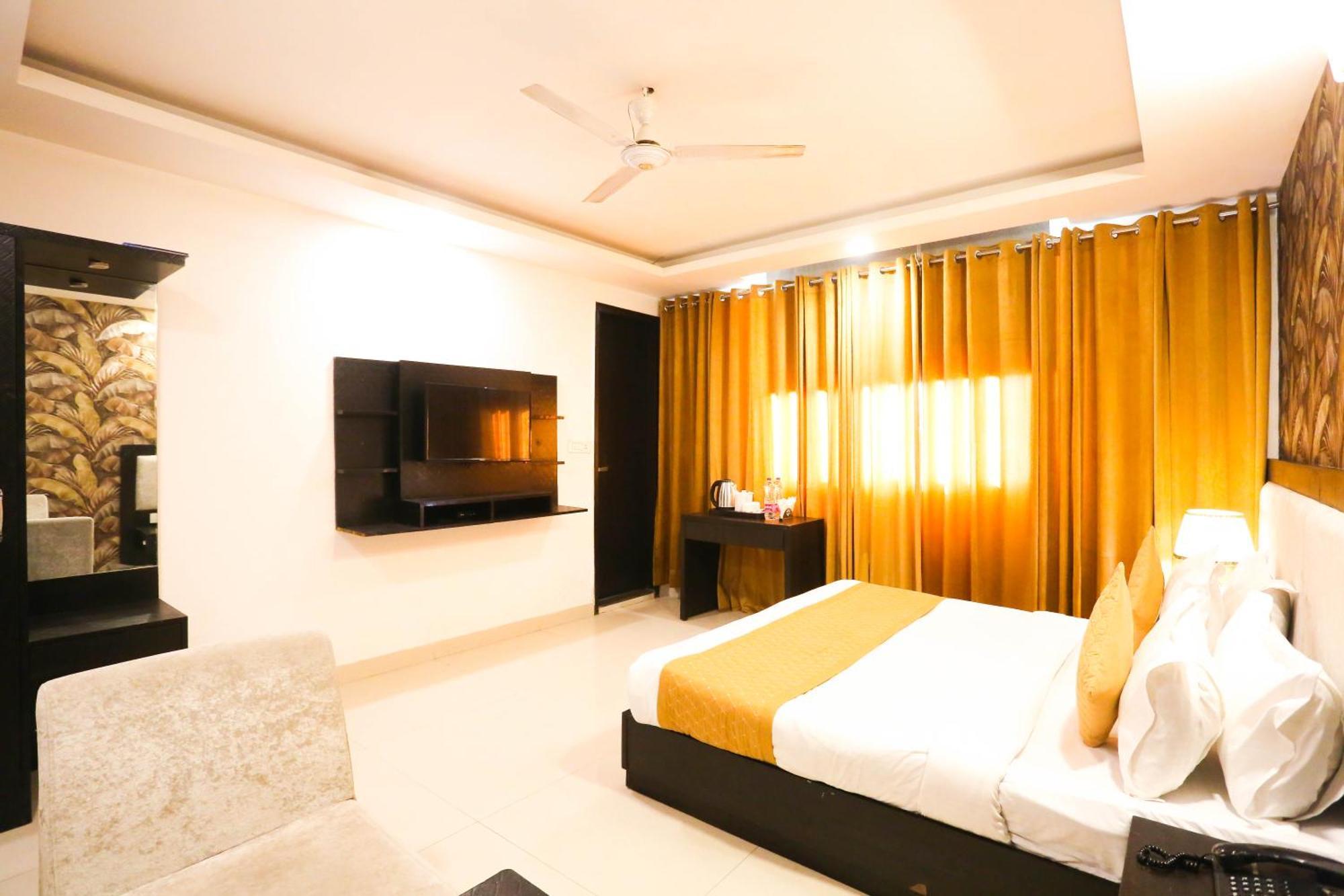 Hotel Aashiyana New Delhi Ngoại thất bức ảnh