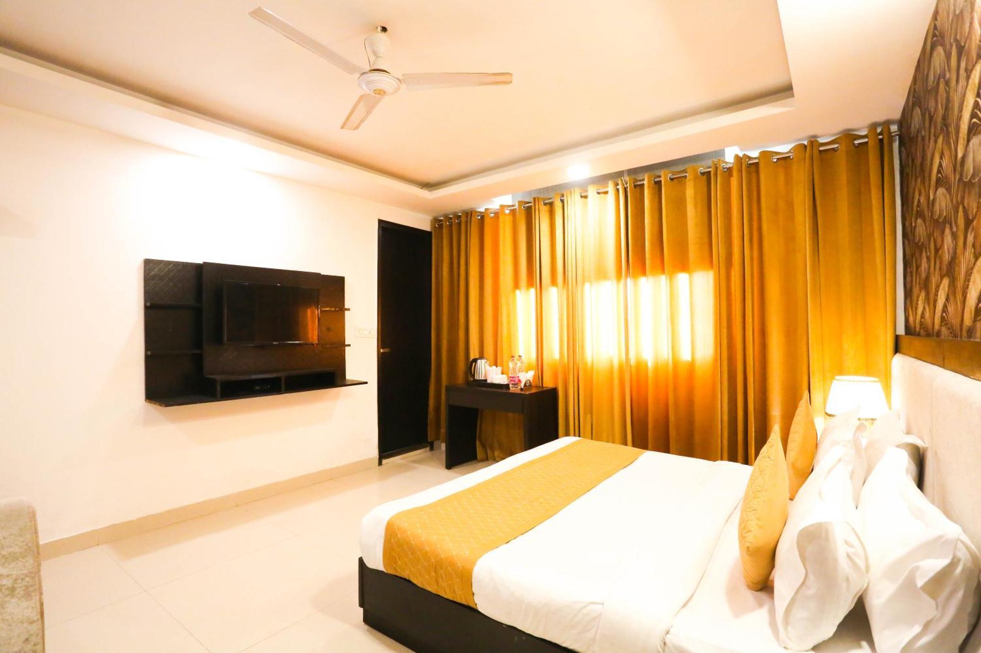 Hotel Aashiyana New Delhi Ngoại thất bức ảnh