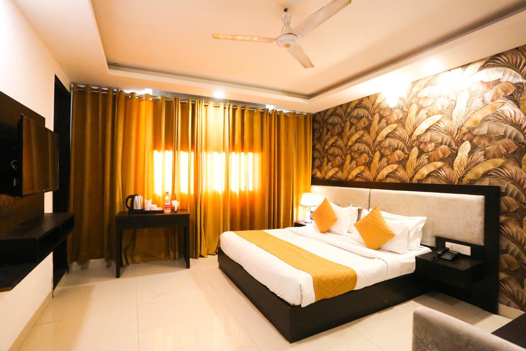 Hotel Aashiyana New Delhi Ngoại thất bức ảnh