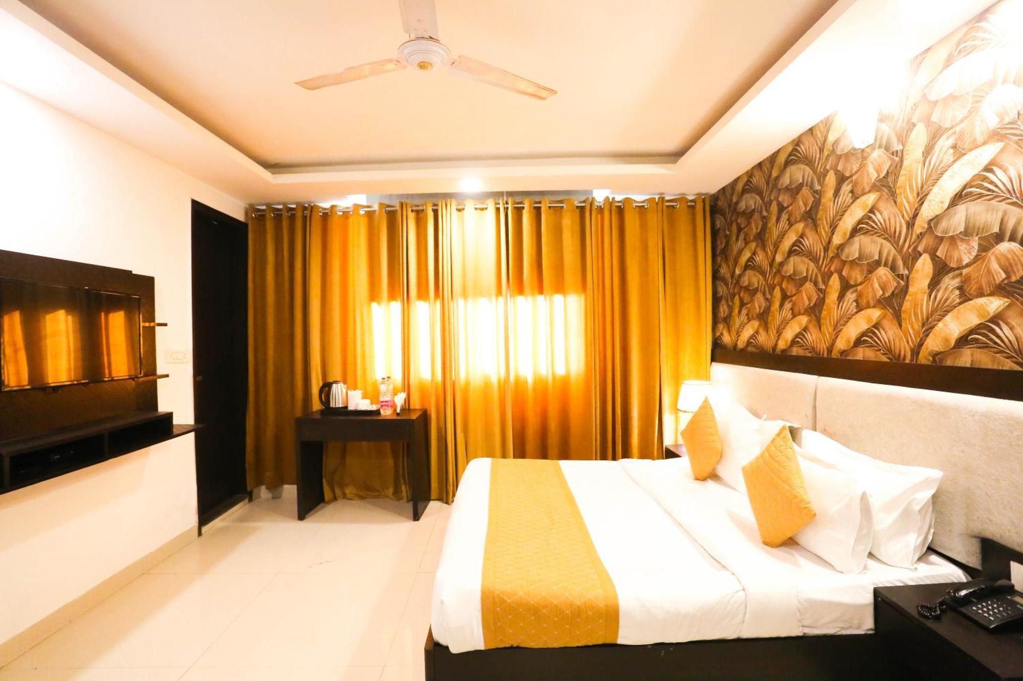 Hotel Aashiyana New Delhi Ngoại thất bức ảnh