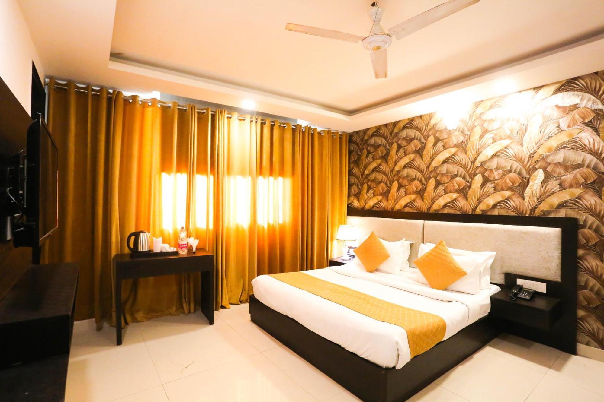 Hotel Aashiyana New Delhi Ngoại thất bức ảnh